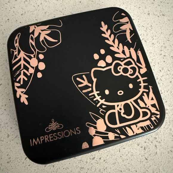 Hello Kitty Compact Mirror with Magnification - Picture 3 of 6